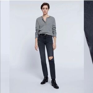 RE/DONE NWT Worn Black With Rip 70’s Straight Size 25